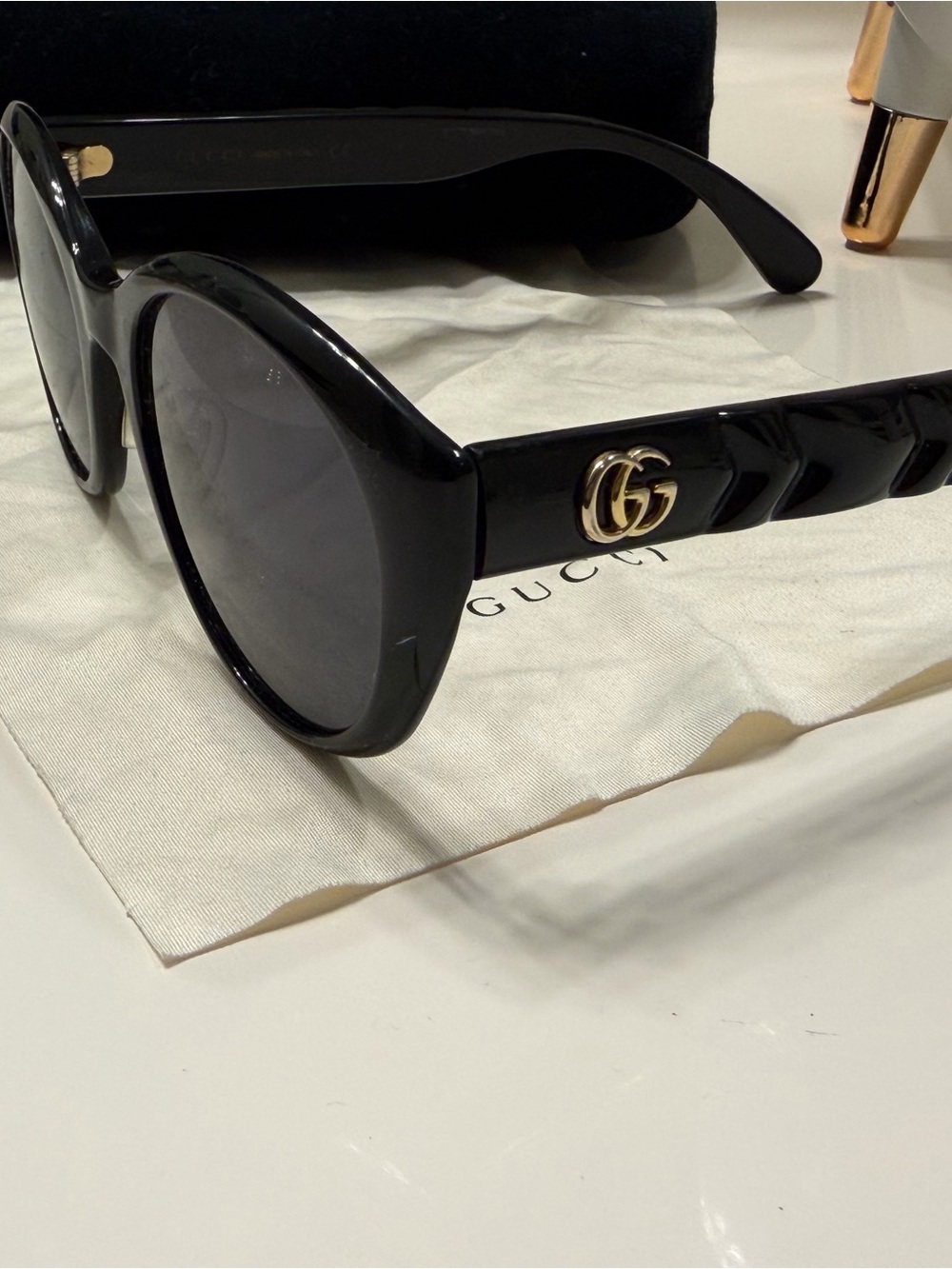 Gucci Black Round Women's Sunglasses with Gold Hardware - Picture 2 of 10